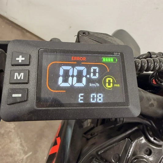 Yozma IN 10 dashboard showing error code E08, a throttle fault