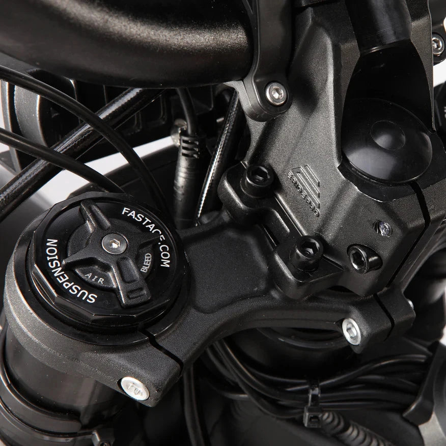 Fast Ace fork crown and air cap on Eride Pro SR